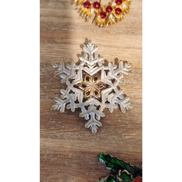 🎄 Vintage Christmas Holiday Brooch Pin Lot – Set of 7 – Festive Jewelry - Picture 4 of 16